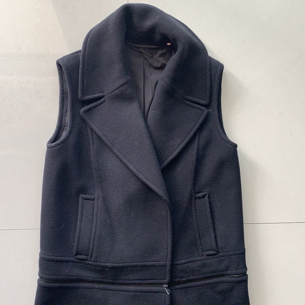 Elie Tahari sleeveless versatile Coat Vest M